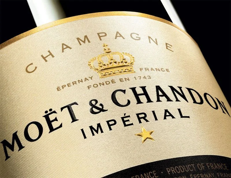 Detail van het etiket van Moët & Chandon Brut Impérial champagne