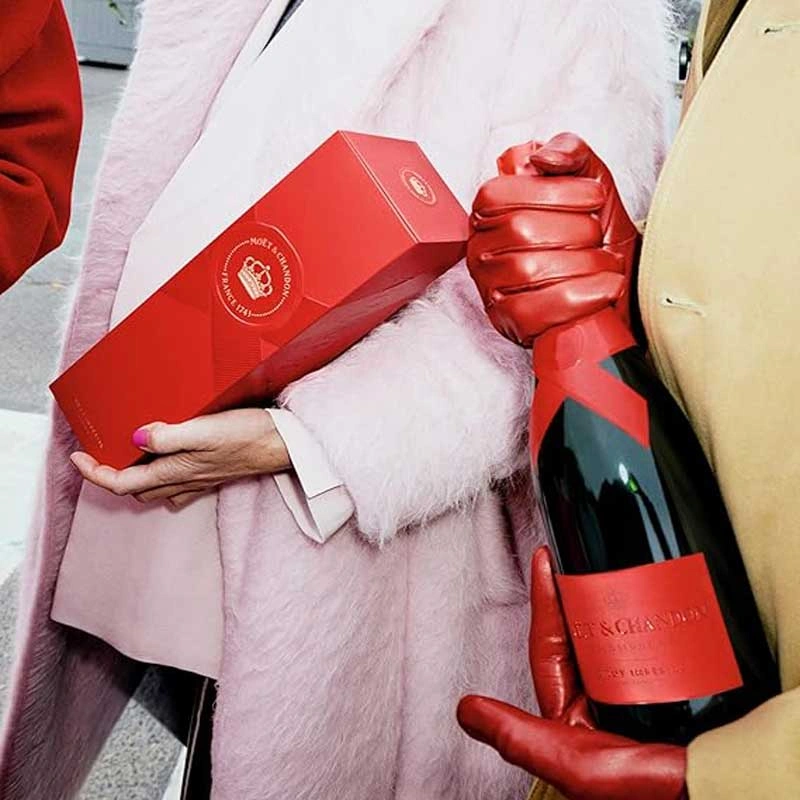 Moët & Chandon Rosé Impérial Limited Edition met rode fles en bijpassende rode geschenkverpakking